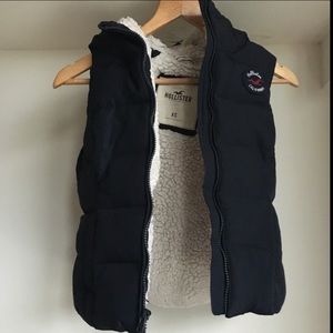 Hollister sherpa lined puffer vest in Navy
